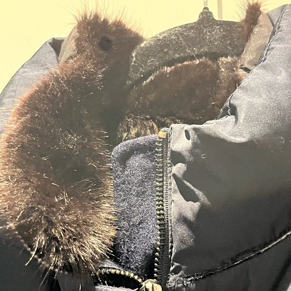 Renoma French Designer Down Filled Puffer Coat with Fur Trim - Picture 4 of 10